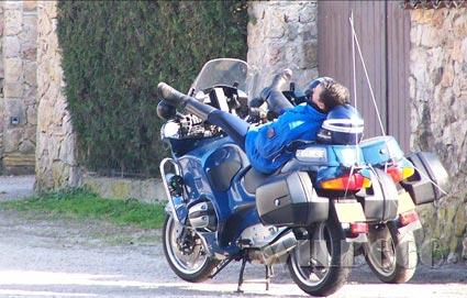 sieste_gendarme.jpg